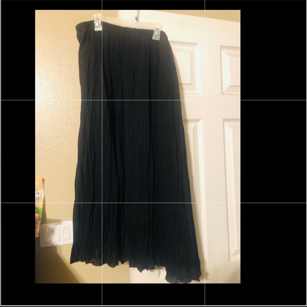 Black wrinkle skirt